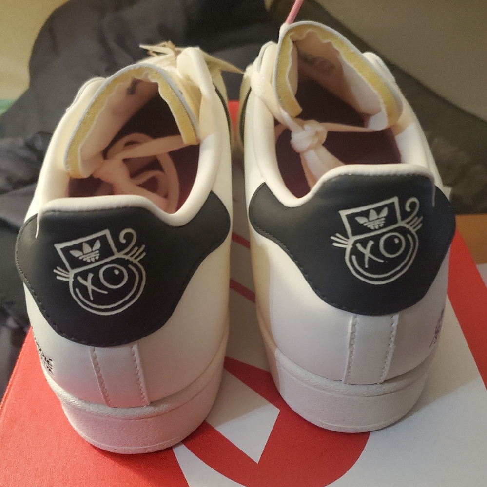 Men's 11.5 Adidas Andre Saraiva Love Graffiti Superstars